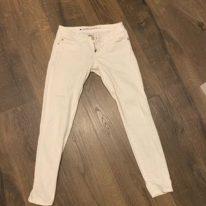 White skinny jeans